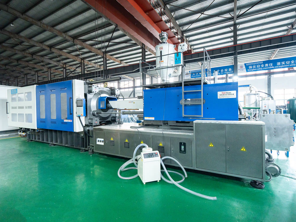 BST-8500A horizontal injection molding machine view 1
